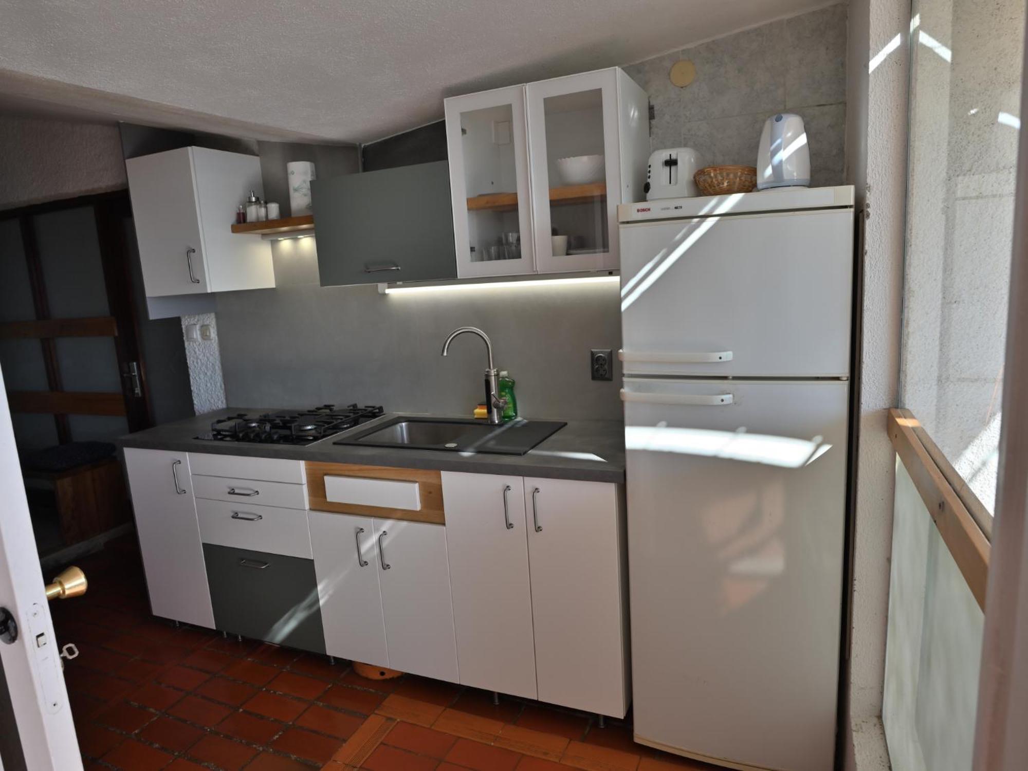 Mako Apartment Pisak